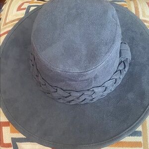 Elegant suede braided Hat